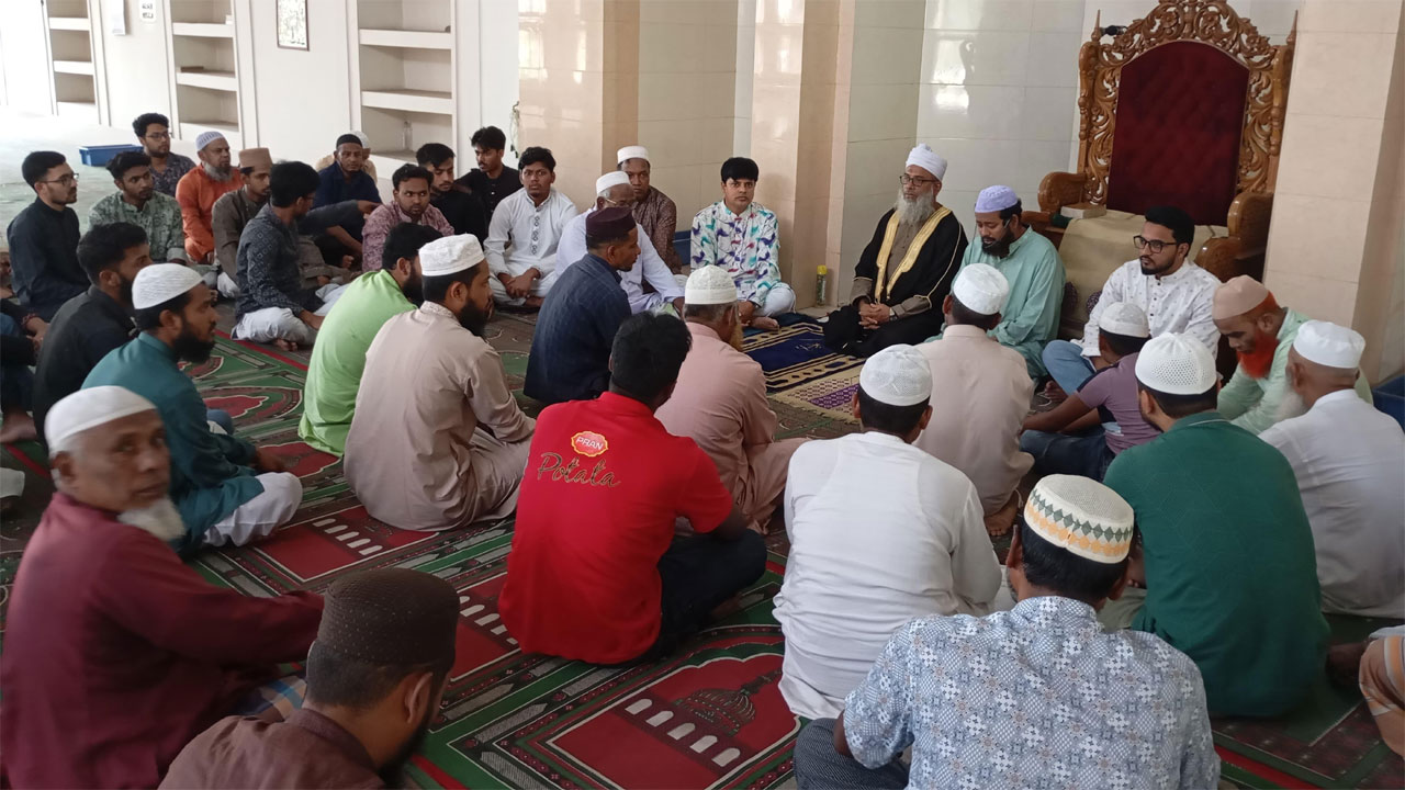 বিশ্ববিদ্যালয়ের কেন্দ্রীয় মসজিদে দোয়া মাহফিল