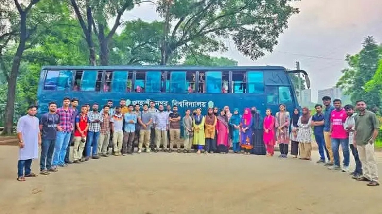 শিক্ষার্থীদের ঈদযাত্রা সহজ করতে জাকসুর বিশেষ বাস সেবা