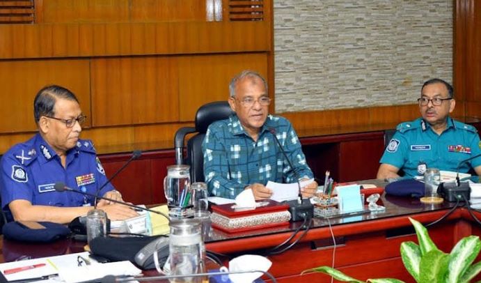 সভায় বক্তব্য রাখছেন স্বরাষ্ট্র উপদেষ্টা লেফটেন্যান্ট জেনারেল (অব.) মো: জাহাঙ্গীর আলম চৌধুরী