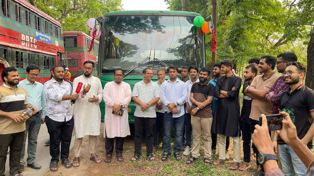 জাবি ক্যাম্পাস-চন্দ্রা রুটে বাসের উদ্বোধন