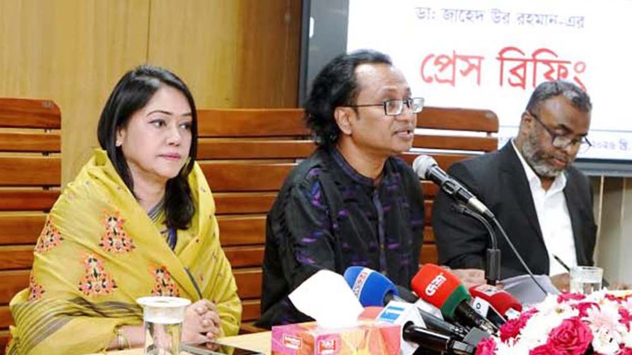 প্রেস ব্রিফিং করছেন প্রধানমন্ত্রীর তথ্য ও সম্প্রচার বিষয়ক উপদেষ্টা ডা. জাহেদ উর রহমান