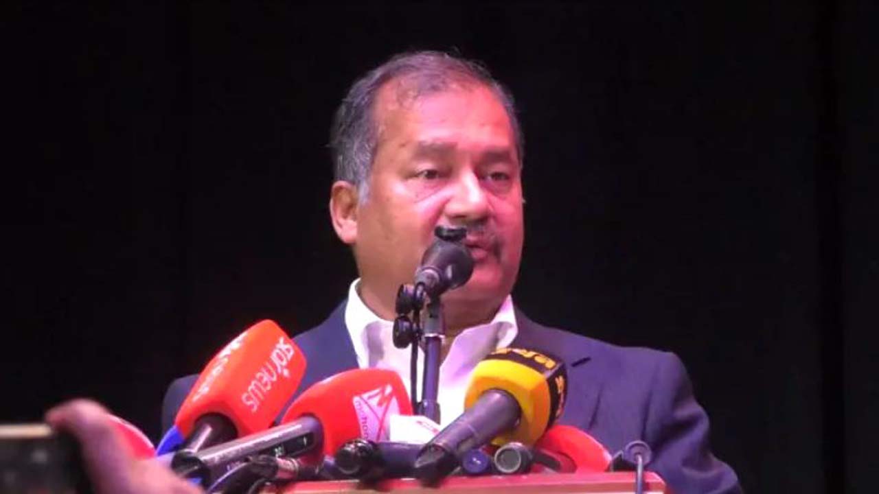 আলোচনা সভায় বক্তব্য রাখছেন তথ্য ও সম্প্রচার মন্ত্রী জহির উদ্দিন স্বপন