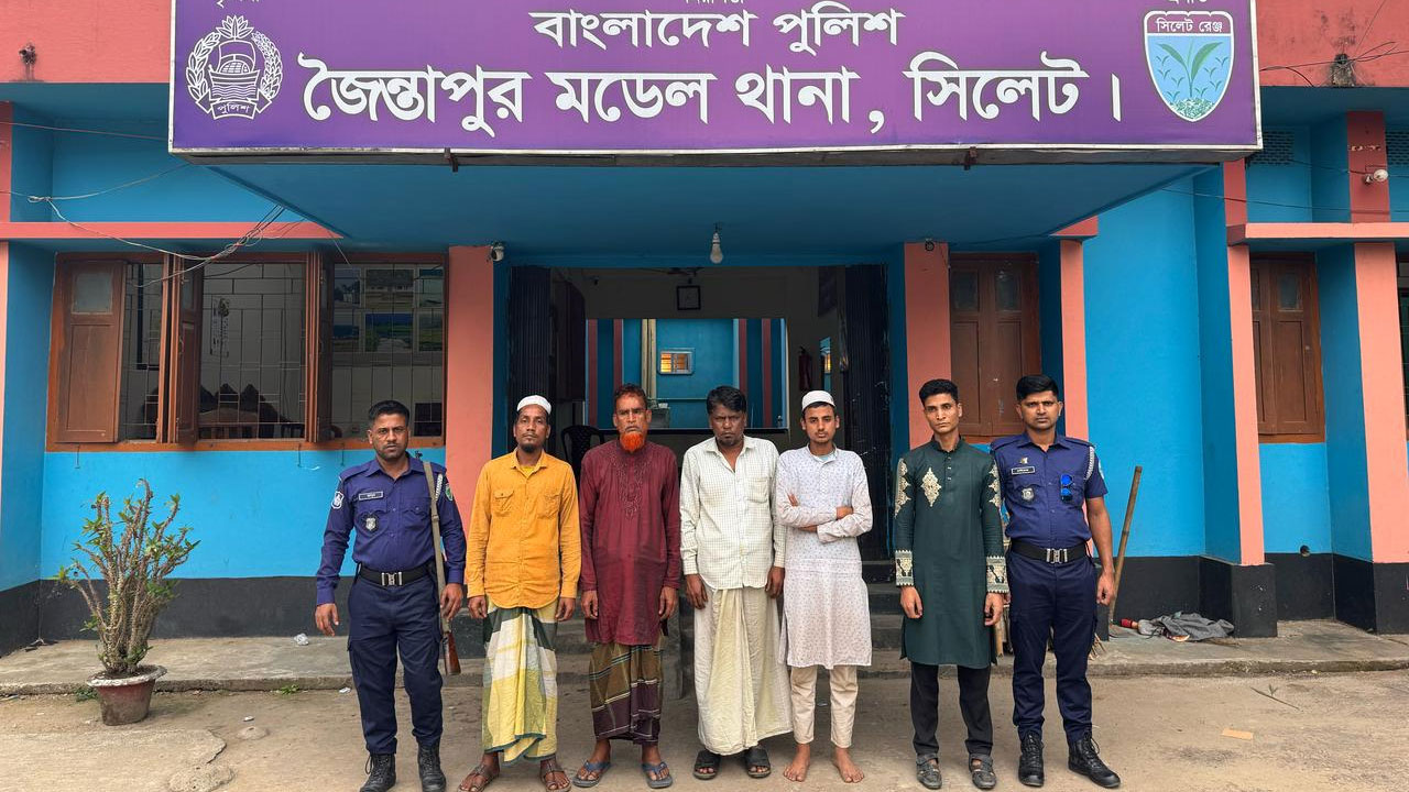 গ্রেফতার পাঁচজনকে আদালতে সোপর্দ করা হয়েছে
