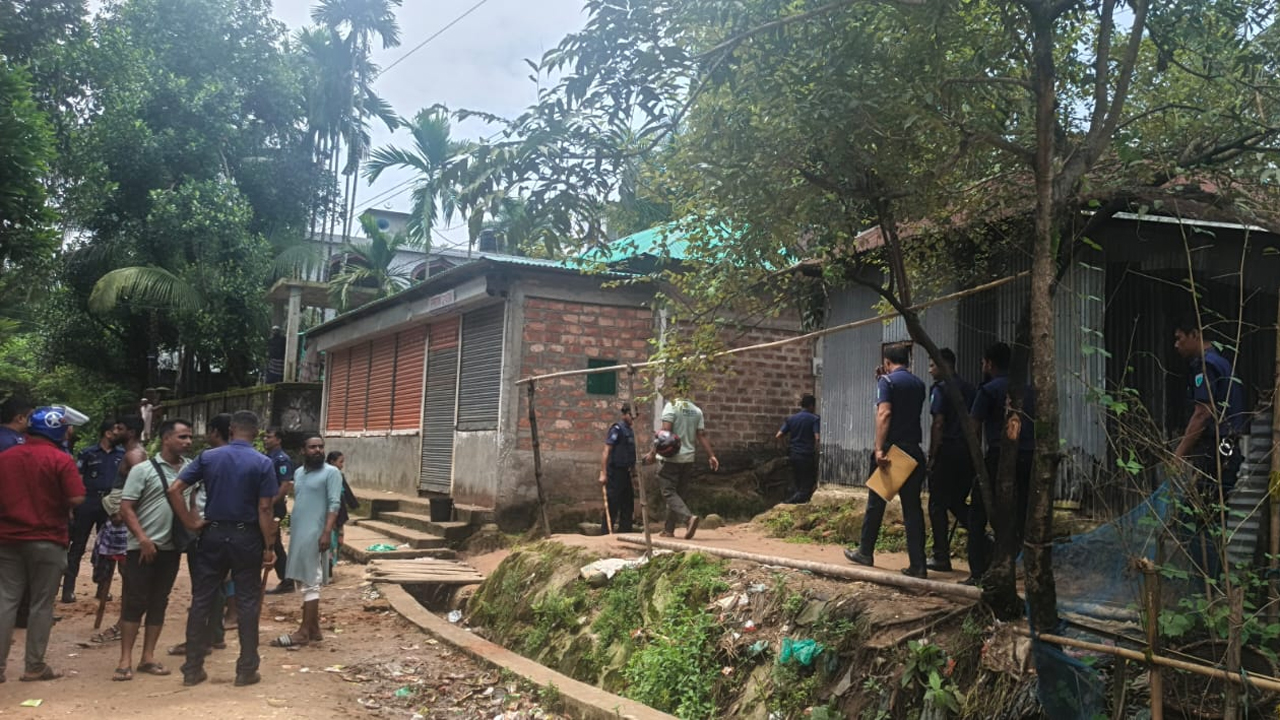 পরিস্থিতি নিয়ন্ত্রণের চেষ্টা পুলিশের