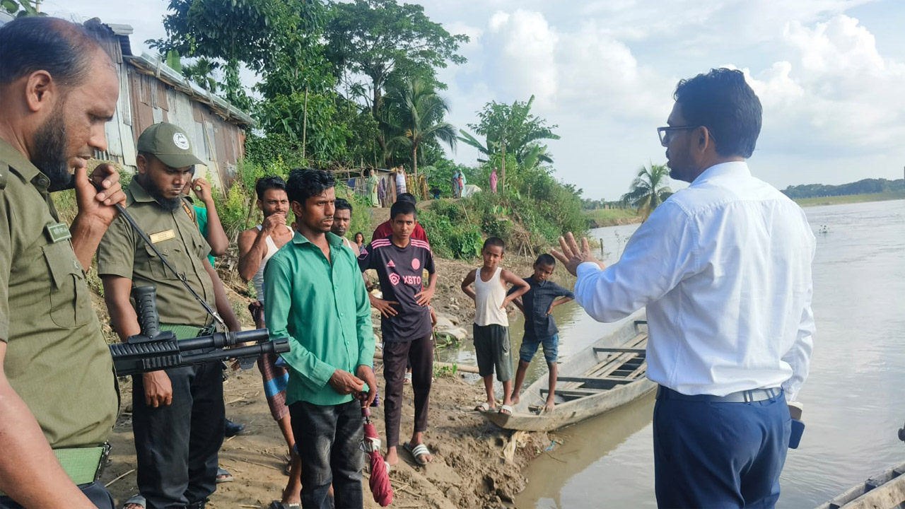 জকিগঞ্জে সুরমা নদীর বালুমহালে মোবাইল কোর্ট পরিচালনা করলেন ইউএনও