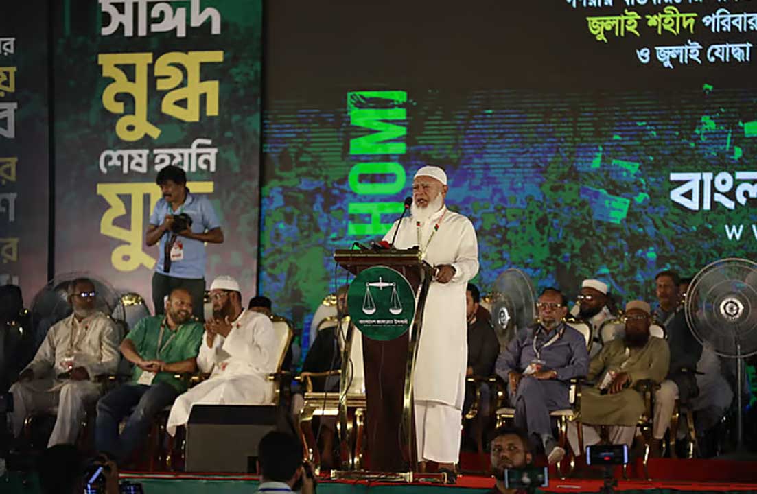 রাজধানীর সোহরাওয়ার্দী উদ্যানে জামায়াতে ইসলামীর উদ্যোগে জুলাই শহীদ পরিবার ও জুলাইযোদ্ধা জাতীয় সমাবেশে প্রধান অতিথির বক্তব্য দেন বিরোধীদলীয় নেতা ডা. শফিকুর রহমান