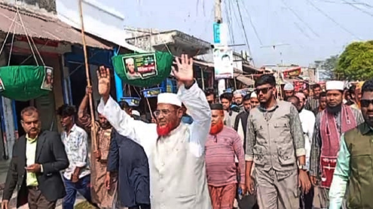 নির্বাচনী গণসংযোগকালে মিয়া গোলাম পরওয়ার