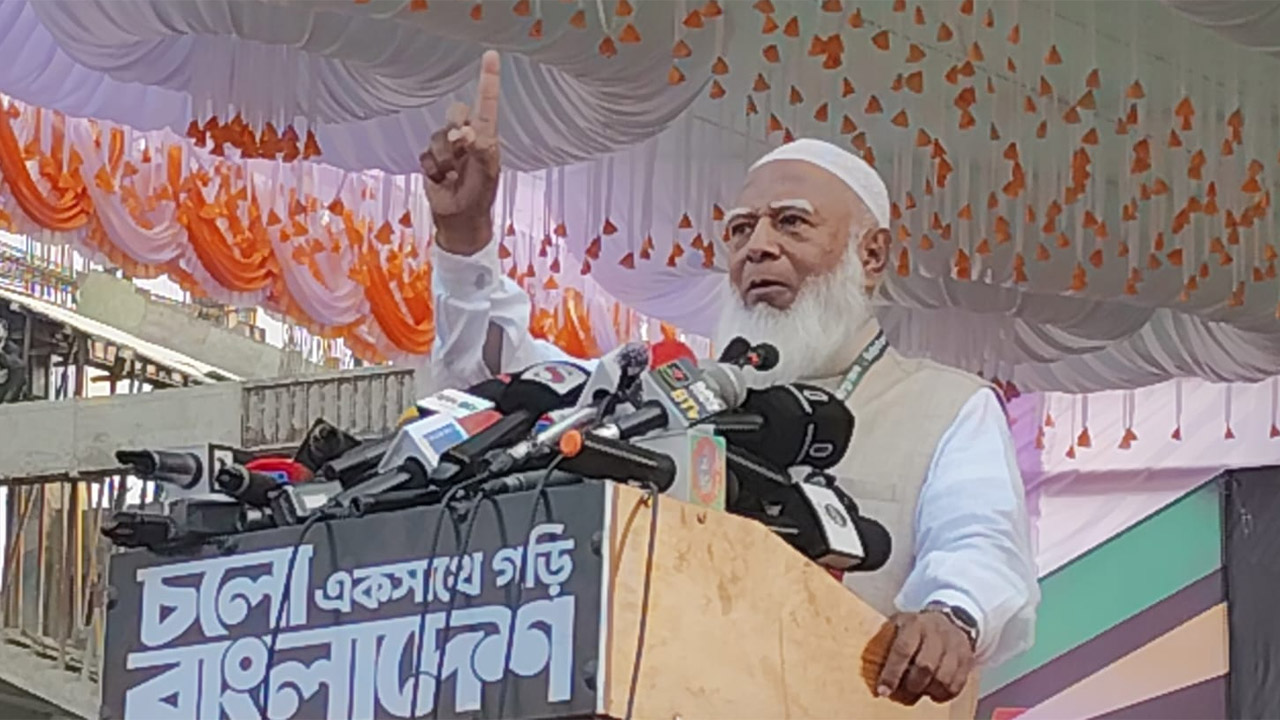 লক্ষ্মীপুরের জনসভায় বক্তব্য রাখছেন জামায়াত আমির ডা: শফিকুর রহমান