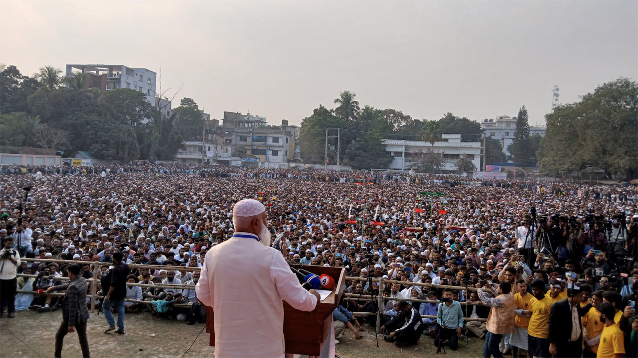 সিরাজগঞ্জের জনসভায় বক্তব্য রাখছেন জামায়াত আমির ডা: শফিকুর রহমান