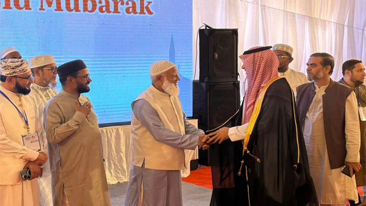 রাজধানীর মিন্টো রোডের সরকারি বাসভবনে কূটনীতিকদের সাথে শুভেচ্ছা বিনিময় করে বিরোধীদলীয় নেতা ও জামায়াত আমির ডা. শফিকুর রহমান