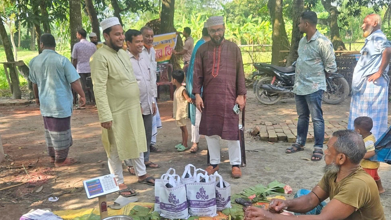 দাগনভুঞায় ঈদে জামায়াতের গোশত বিতরণ