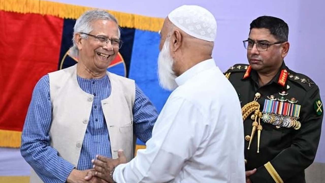 প্রধান উপদেষ্টার সাথে জামায়াত আমিরের কুশল বিনিময়