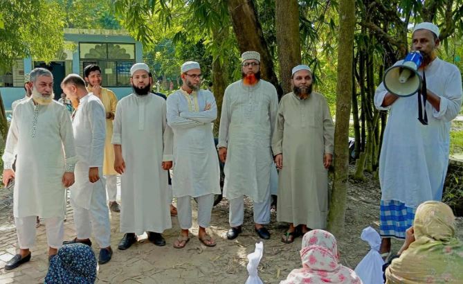 খাদ্য সামগ্রী বিতরণ অনুষ্ঠানে অধ্যাপক মাহমুদুল হাসান চৌধুরী