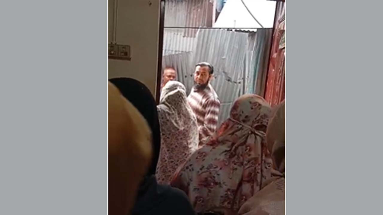 জামায়াতের নারী পোলিং অ্যাজেন্টদের নিয়ে আয়োজিত প্রোগ্রামে বিএনপির হামলা