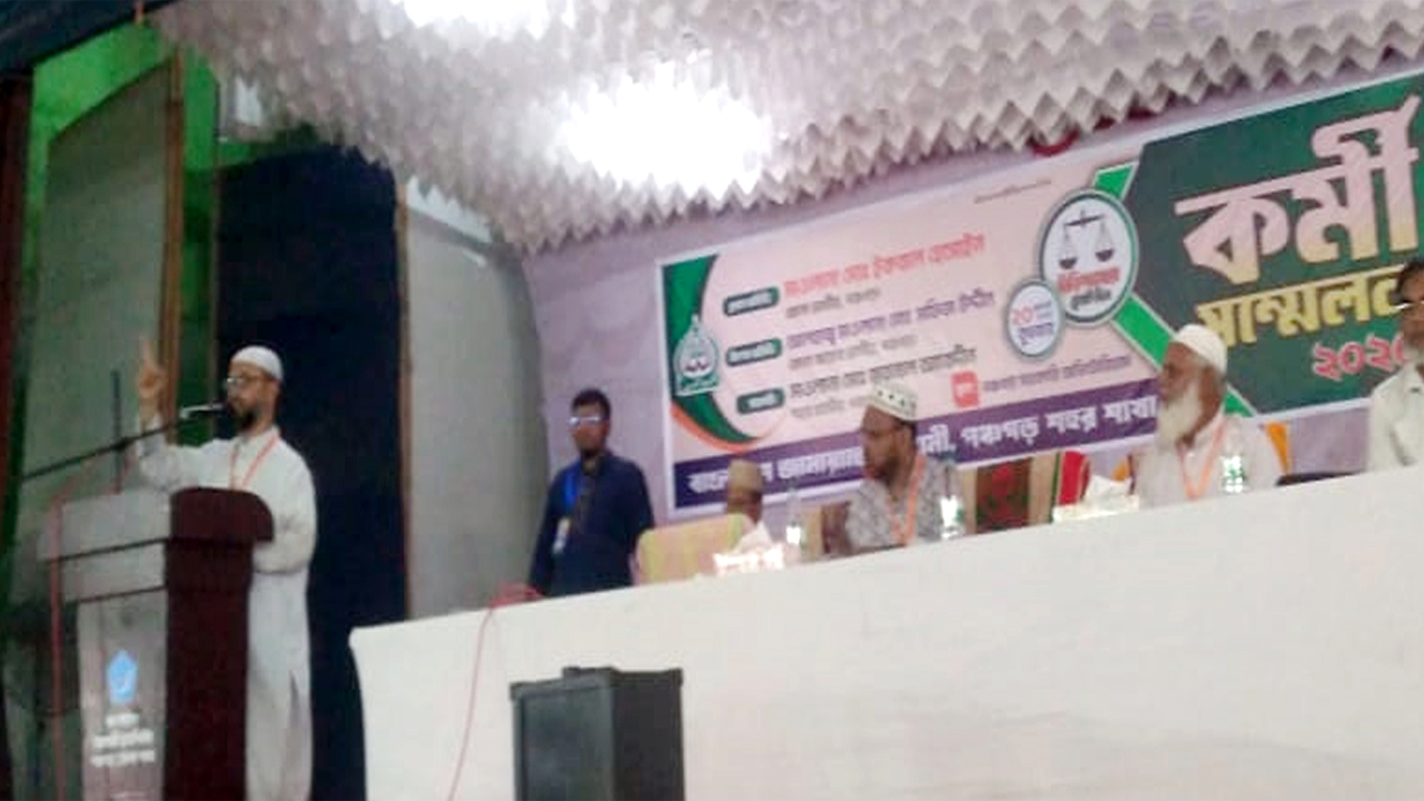 কমী সমাবেশে বক্তব্য দিচ্ছেন জেলা আমির