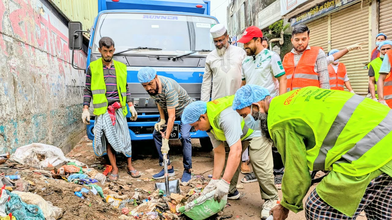 জামায়াতের সপ্তাহব্যাপী পরিচ্ছন্নতা অভিযানে ঢাকা মহানগরী উত্তরের আমির মোহাম্মদ সেলিম উদ্দিন