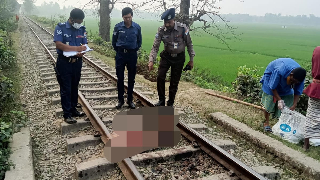 লাশ উদ্ধারে ঘটনাস্থলে পুলিশ