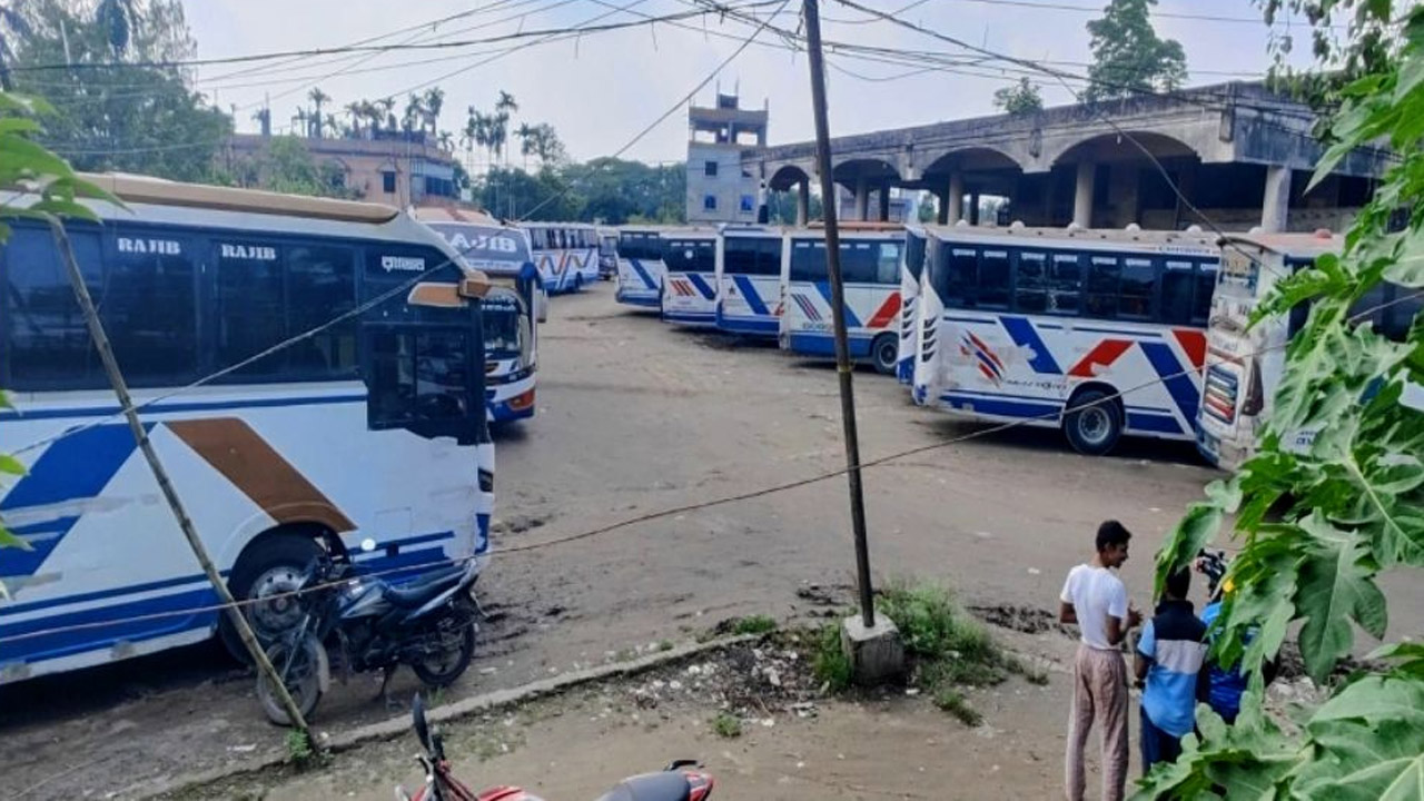 জামালপুর থেকে ময়মনসিংহ ও ঢাকায় বাস চলাচল বন্ধ রাখা হয়েছে