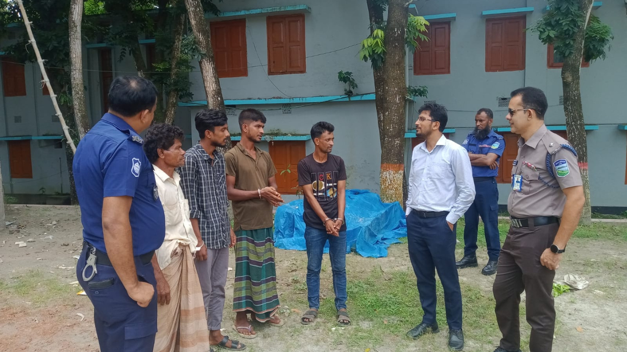 ভ্রাম্যমাণ আদালতের অভিযানে চারজনকে কারাদণ্ড দেয়া হয়েছে