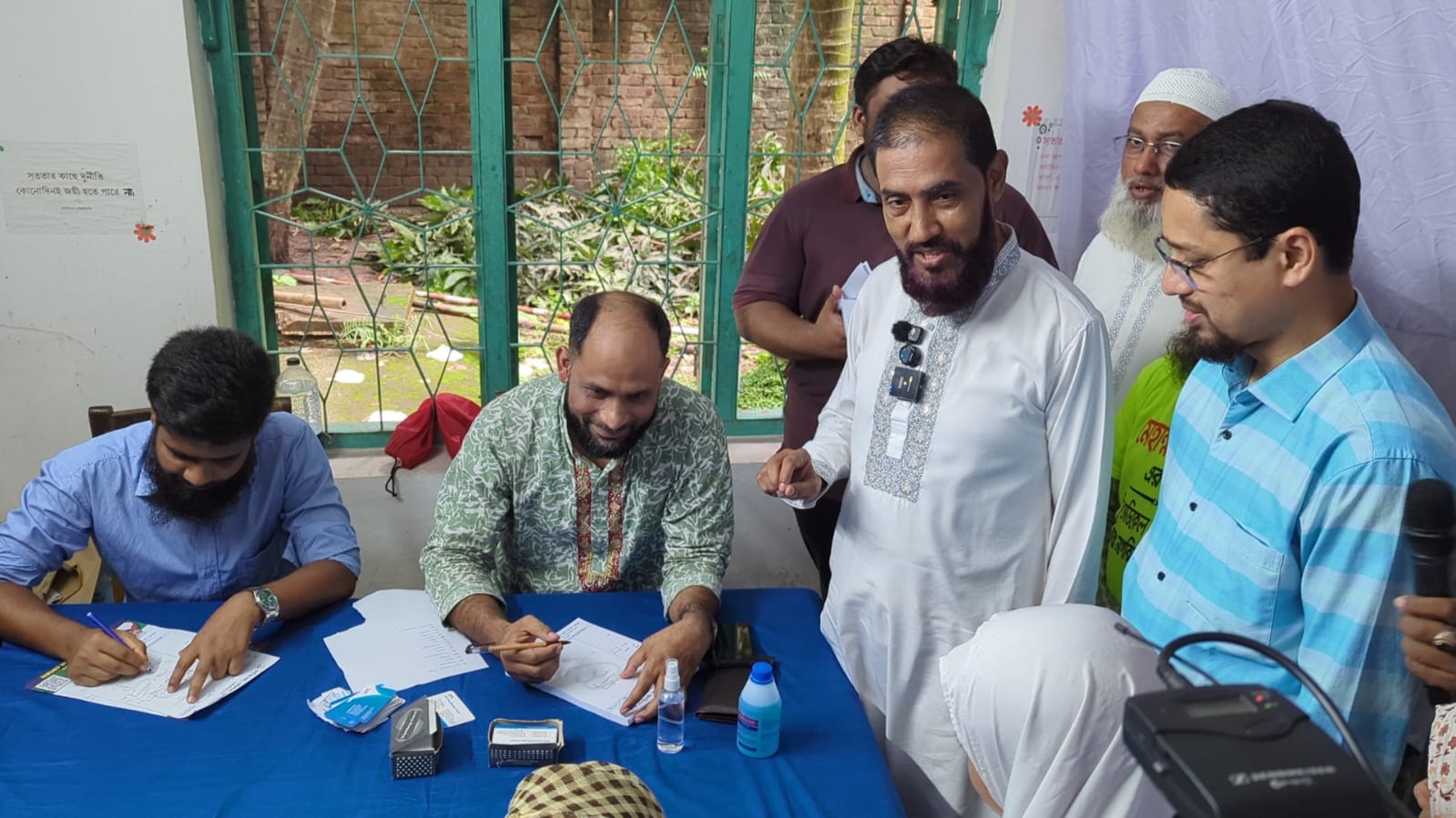রাজধানীর উত্তরায় আয়োজিত ফ্রি মেডিক্যাল ক্যাম্প