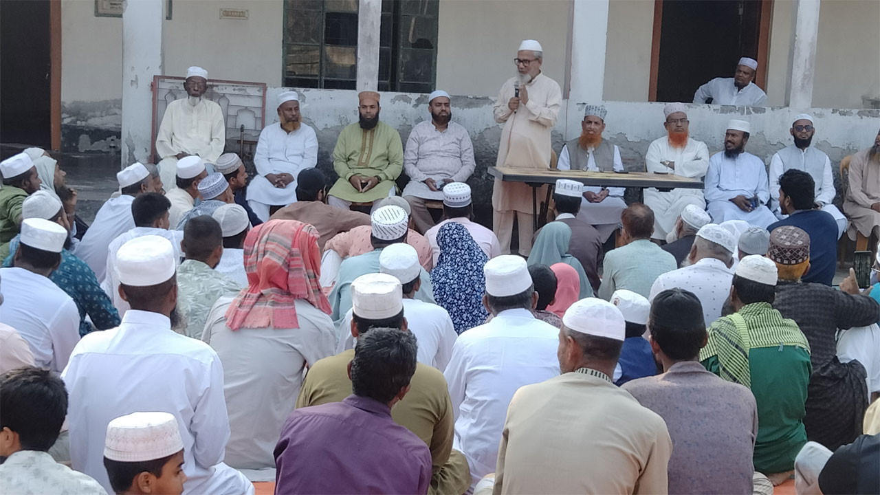 বামনা সদরের কলাগাছিয়া মিয়াবাড়ী মসজিদ মাঠে ইফতার মাহফিল