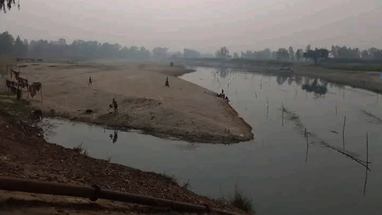 মিঠাপুকুরে নদী থেকে বালু উত্তোলন, হুমকিতে বসতবাড়ি ফসলি জমি ও রাস্তাঘাট