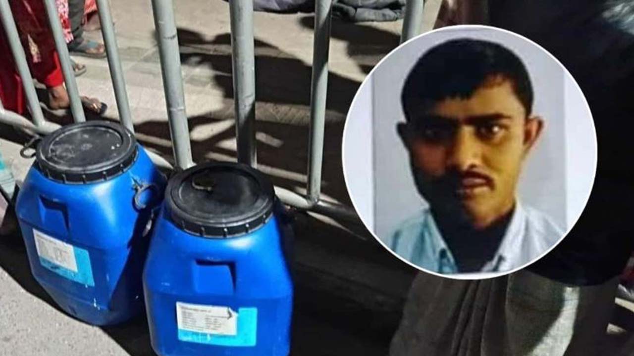 জরেজ বাজার থেকে চাপাতি ও দু’টি ড্রাম এনে আশরাফুলের লাশ ২৬ টুকরো করে ড্রামে ভরে