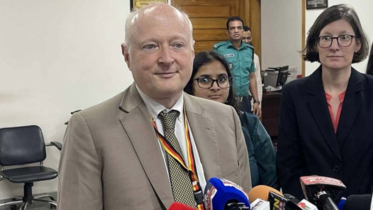 সিইসি এ এম এম নাসির উদ্দিনের সাথে বৈঠক শেষে জার্মান রাষ্ট্রদূত