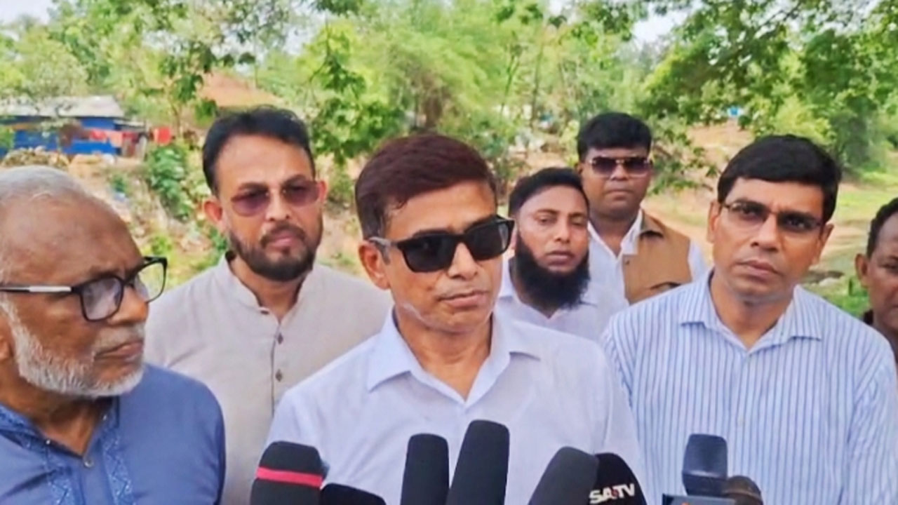 উলাশীর জিয়া খাল পরিদর্শনে পানিসম্পদ প্রতিমন্ত্রী