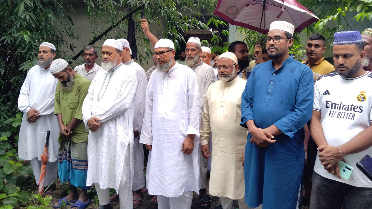 চৌগাছায় জুলাই বিপ্লবের শহীদ আলামিনের পরিবারের সাথে জামায়াতের সৌজন্য সাক্ষাৎ