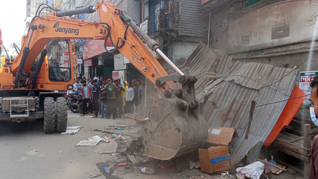 রমজানে যশোর পৌরসভা যানজটমুক্ত রাখতে উচ্ছেদ অভিযান