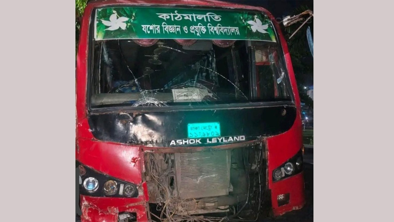 যবিপ্রবির দুর্ঘটনাকবলিত বিআরটিসি বাস