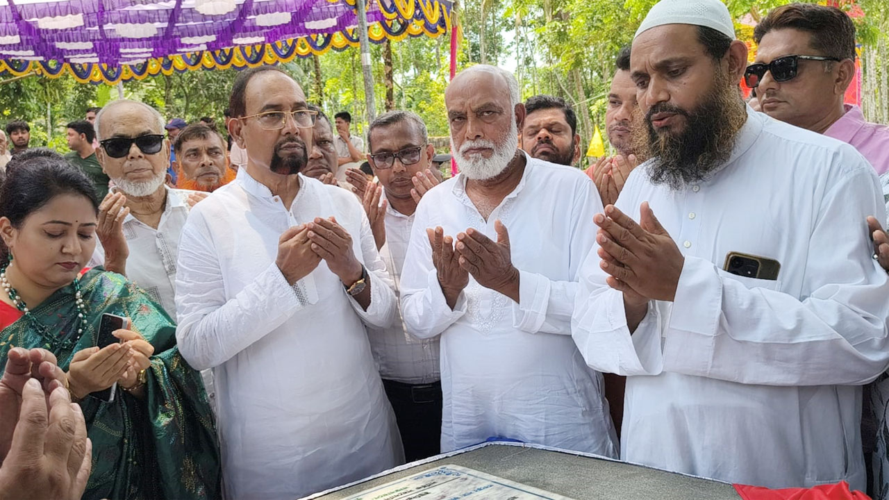 খাল খনন কাজের উদ্বোধন
