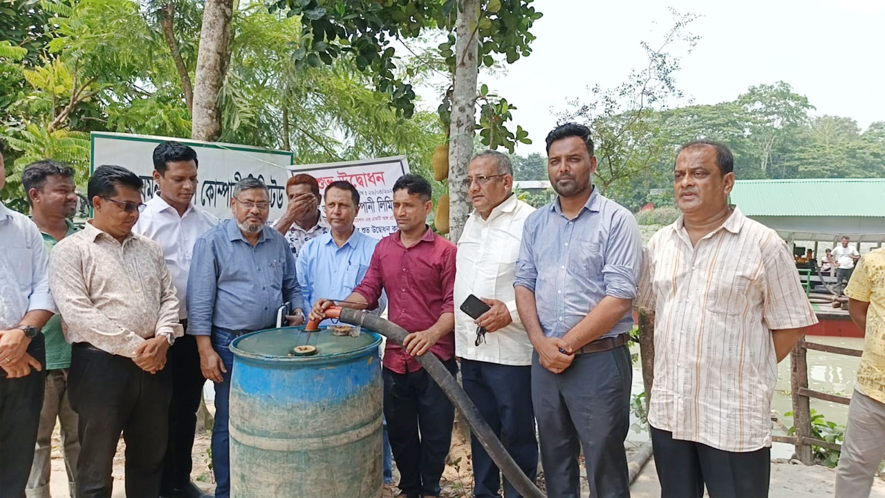 ঝালকাঠির যমুনা বার্জ ডিপো দুই বছর পর চালুর উদ্বোধনী অনুষ্ঠানে অতিথিবৃন্দ