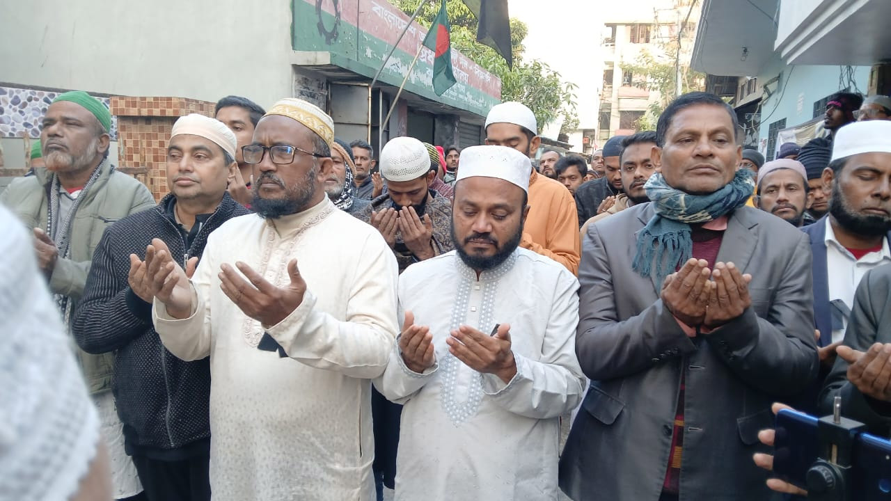 ঝালকাঠিতে খালেদা জিয়ার গায়েবানা জানাজা ও দোয়ার আয়োজন করেন বিএনপি ও অঙ্গসংগঠনের নেতাকর্মীরা