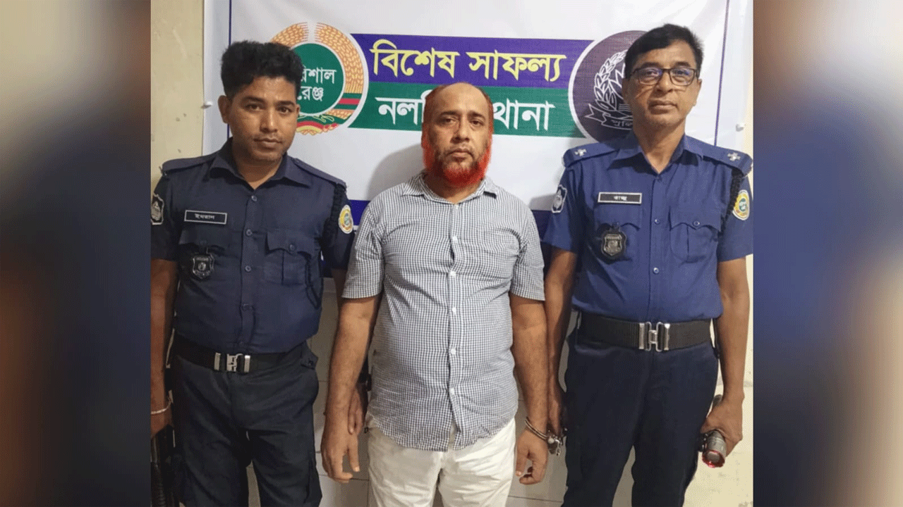 গ্রেফতার মনির