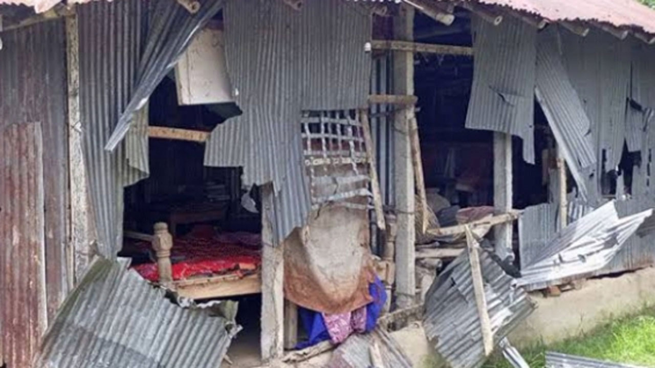 বাড়িঘর ভাঙচুর