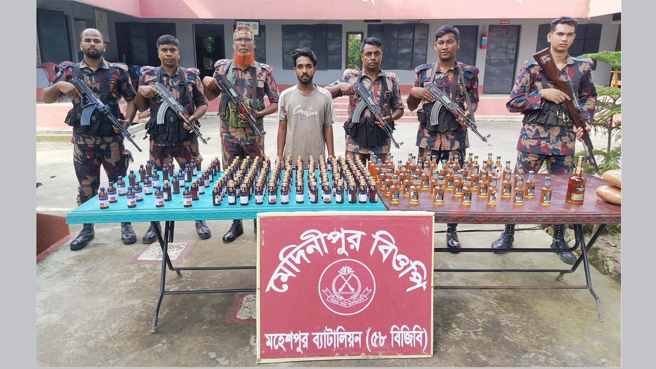 জীবননগরে বিজিবির অভিযানে মাদকসহ যুবক আটক