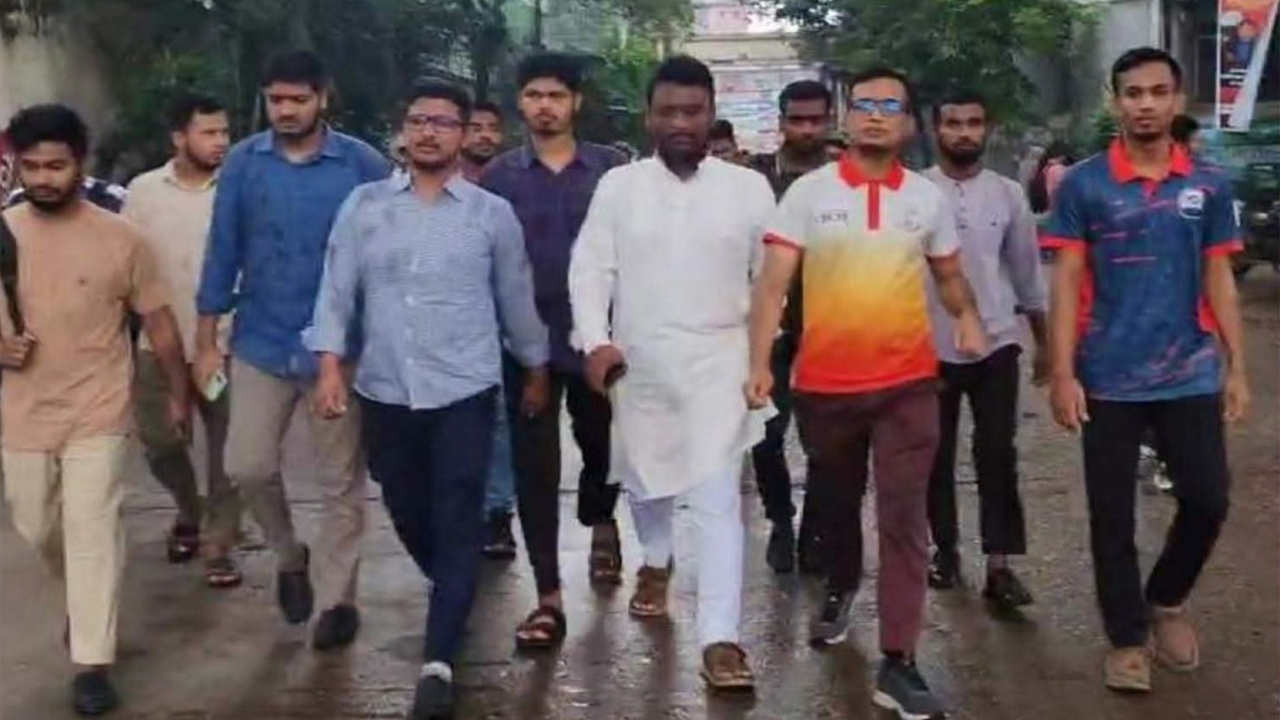 জবি ক্যাম্পাসে জকসুর ভিপিসহ ছাত্রশিবিরের নেতারা