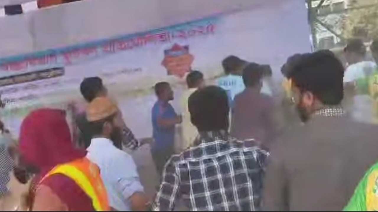 জবিতে ফুটবল খেলা নিয়ে সংঘর্ষে জড়িয়ে পড়েন শিক্ষার্থীরা