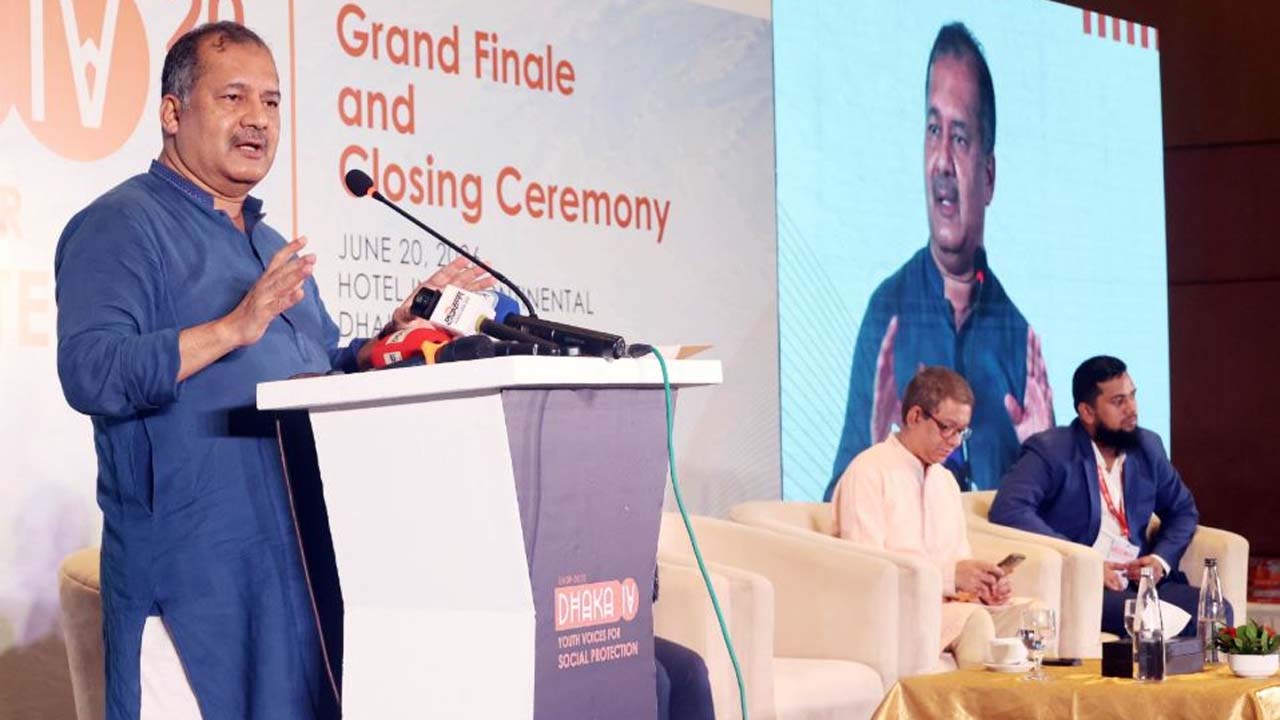বক্তব্য দেন তথ্য ও সম্প্রচারমন্ত্রী জহির উদ্দিন স্বপন