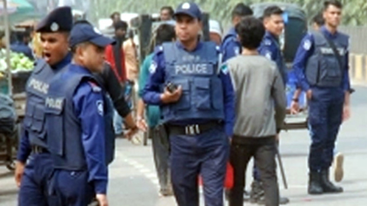 যশোরে অভিযানে পুলিশ