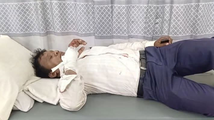 ভাঙ্গায় সাংবাদিককে কুপিয়ে জখম