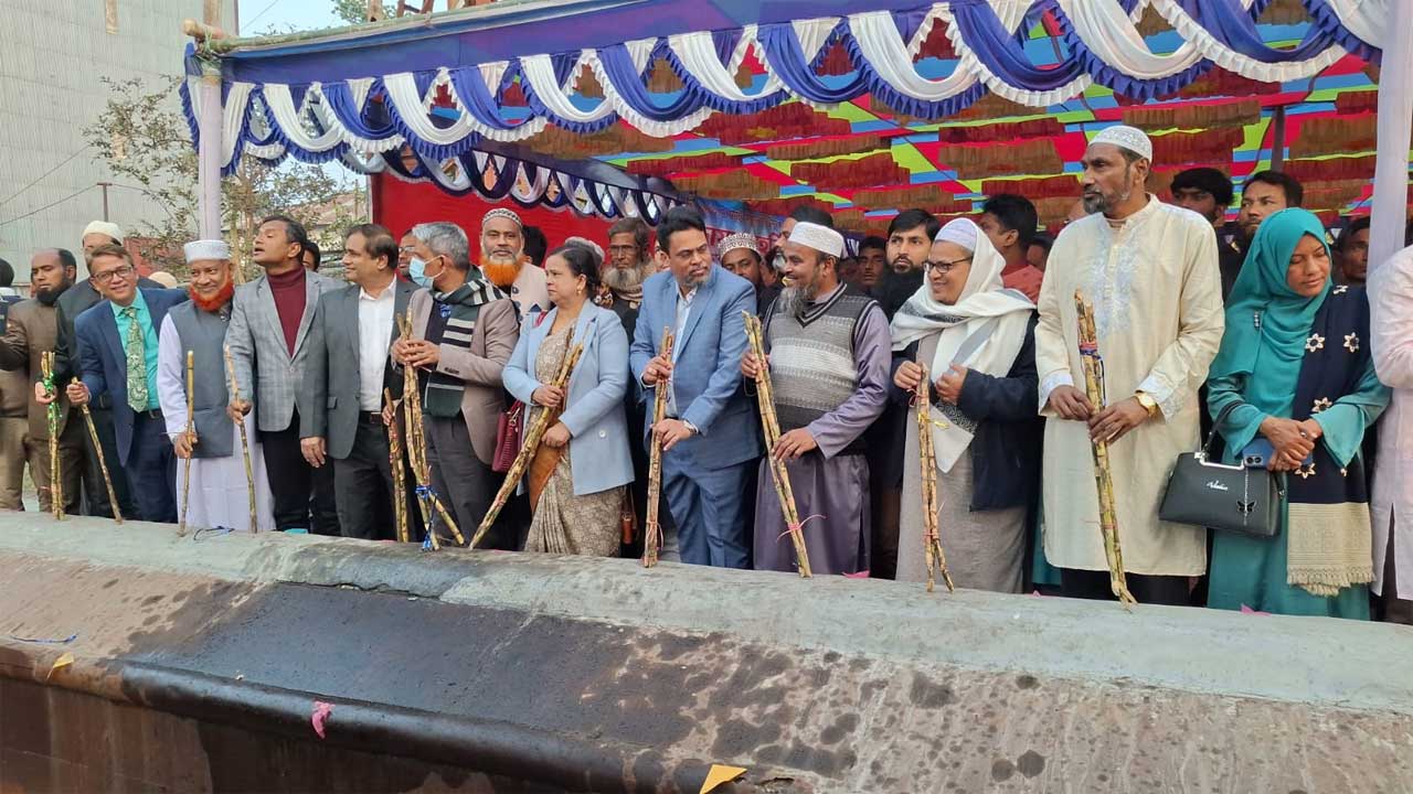 জয়পুরহাট সুগার মিলে আখ মাড়াই ও চিনি উৎপাদন কার্যক্রমের উদ্বোধন করেন শিল্প মন্ত্রণালয়ের অতিরিক্ত সচিব মাকসুরা নূর