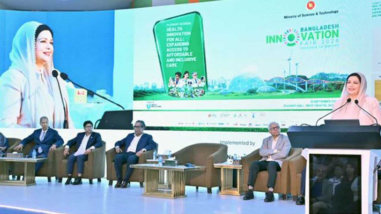 বক্তব্য রাখছেন ডা: জুবাইদা রহমান