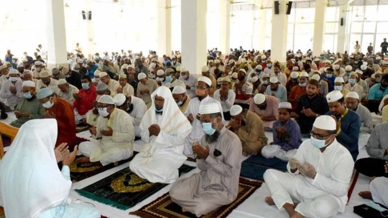 দেশের সব মসজিদে একই সময় জুমা আদায়ের আহ্বান জানিয়েছে ইসলামিক ফাউন্ডেশন