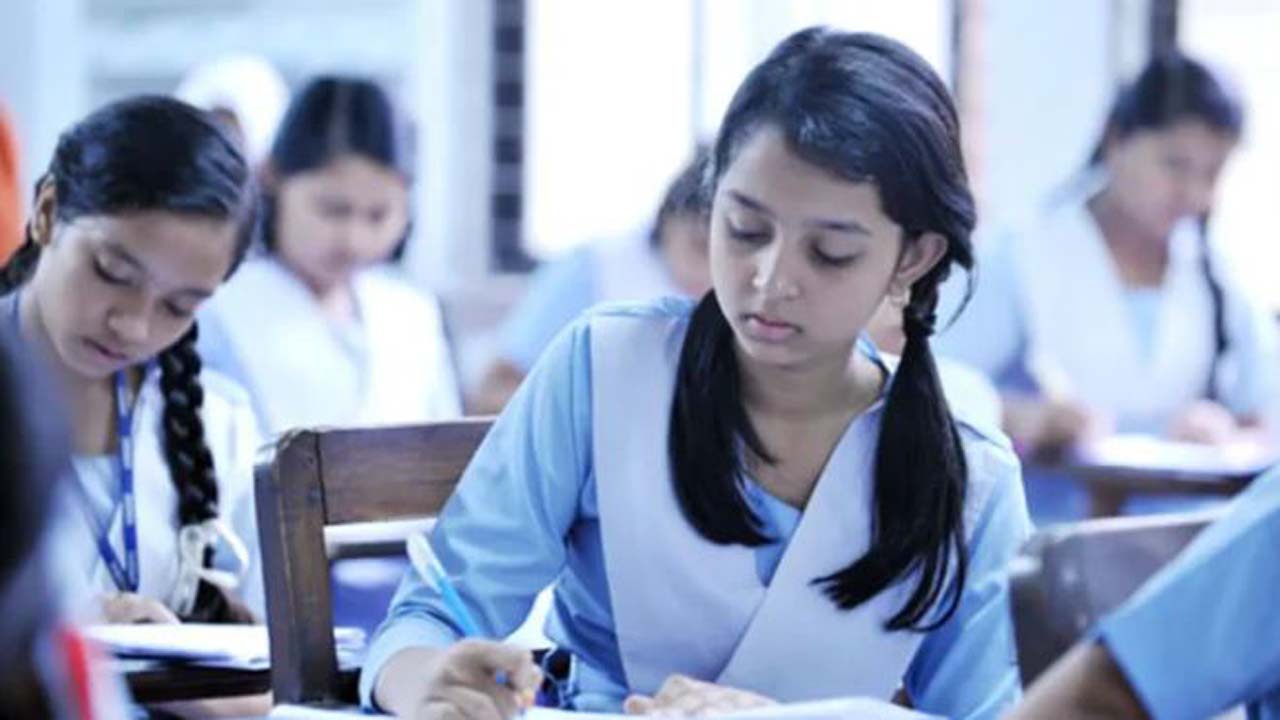 কোনো অবস্থাতেই উত্তরপত্র ভাঁজ করা যাবে না