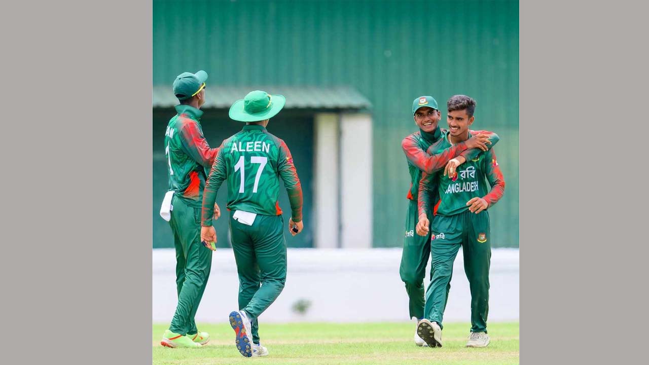 কলম্বোয় তৃতীয় ওয়ানডেতে শ্রীলঙ্কাকে উড়িয়ে দিয়েছে যুবারা