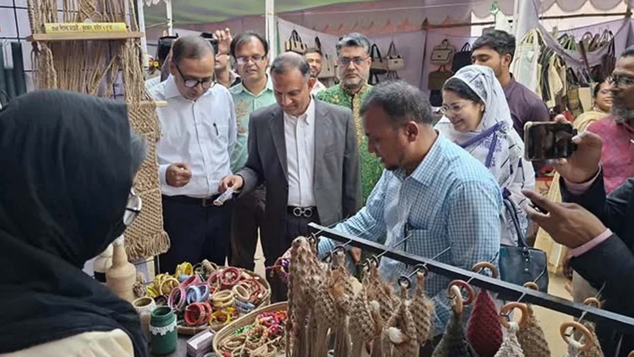 পাট ও বহুমুখী পাটপণ্য মেলা-২০২৬ পরিদর্শন করেন বস্ত্র ও পাট প্রতিমন্ত্রী মো: শরীফুল আলম