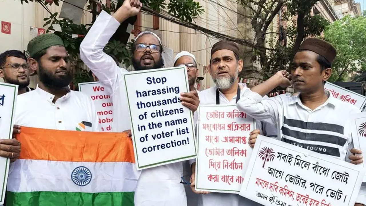 ভোটার তালিকা নিয়ে বিক্ষোভ বাড়ছে পশ্চিমবঙ্গে